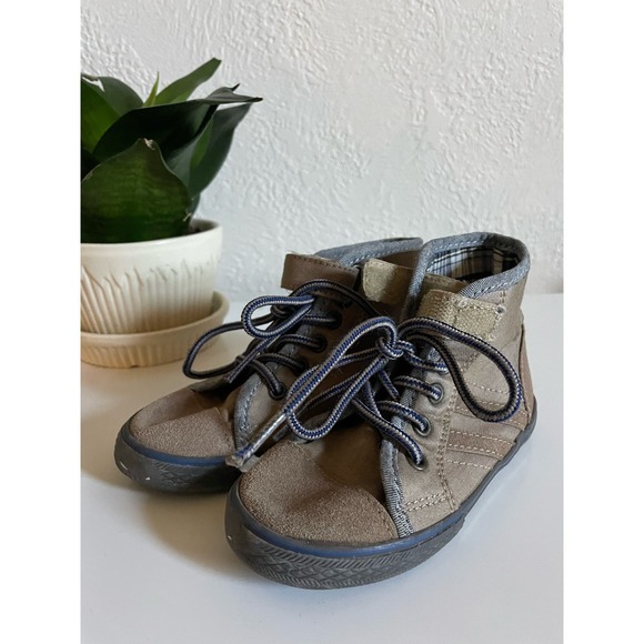 Canvas high top sneaker childs size 9 - Picture 1 of 8